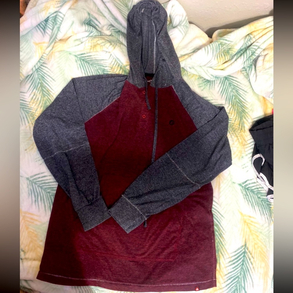Men’s long sleeve hooded shirt